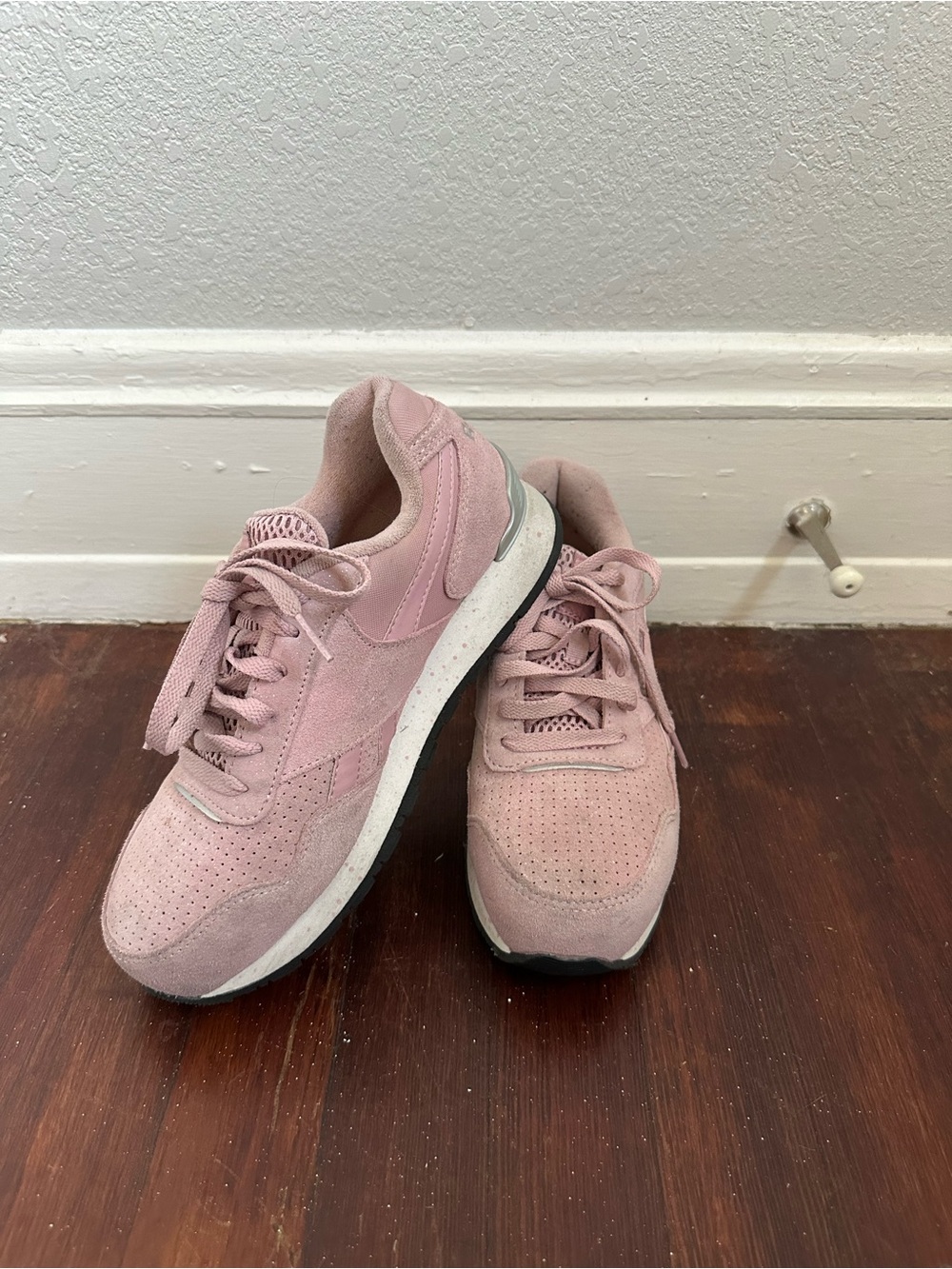 Reebok Pink Sneaker Tennis Shoes